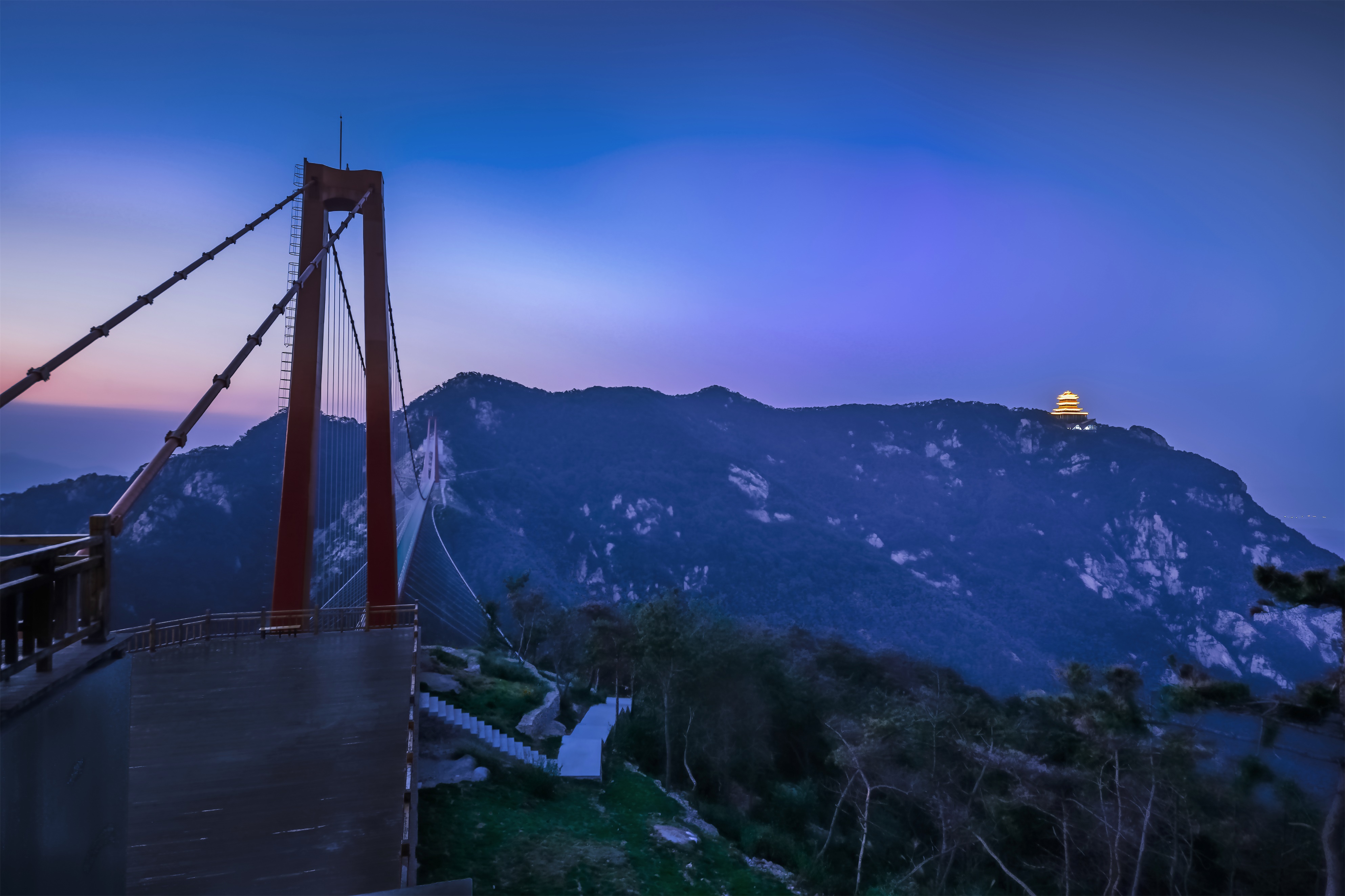 世界第一人行悬索桥沂蒙山